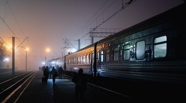 El ‘tren del amor’ en el que mujeres ucranianas visitan a sus esposos que combaten contra Rusia