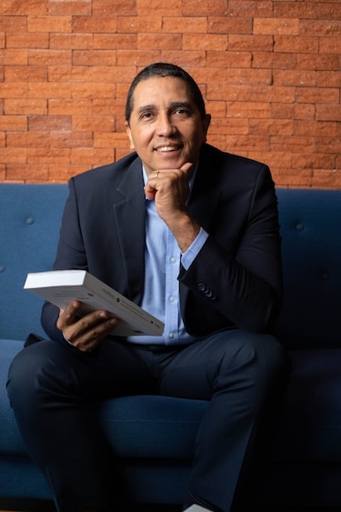 Carlos Gasnell presenta la segunda parte de la novela que ganó el Premio Ricardo Miró