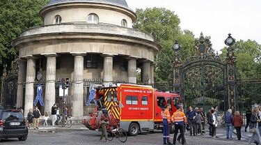 8 niños y 3 adultos heridos al caerles un relámpago en París