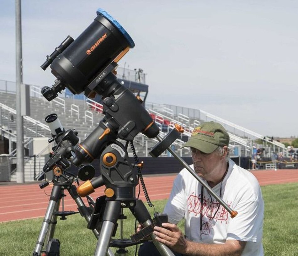 Los cazadores de eclipses, adictos a la sombra de la Luna