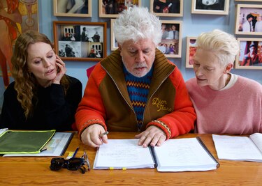 Swinton y Moore serán protagonistas del primer largometraje en inglés de Almodóvar
