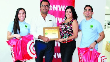 Conway entrega donación