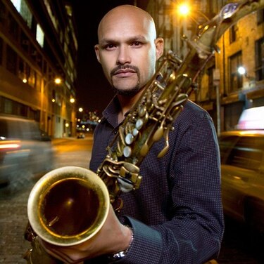Entrevista al saxofonista Miguel Zenón, un puertorriqueño que usa el 'jazz' como vehículo de identidad