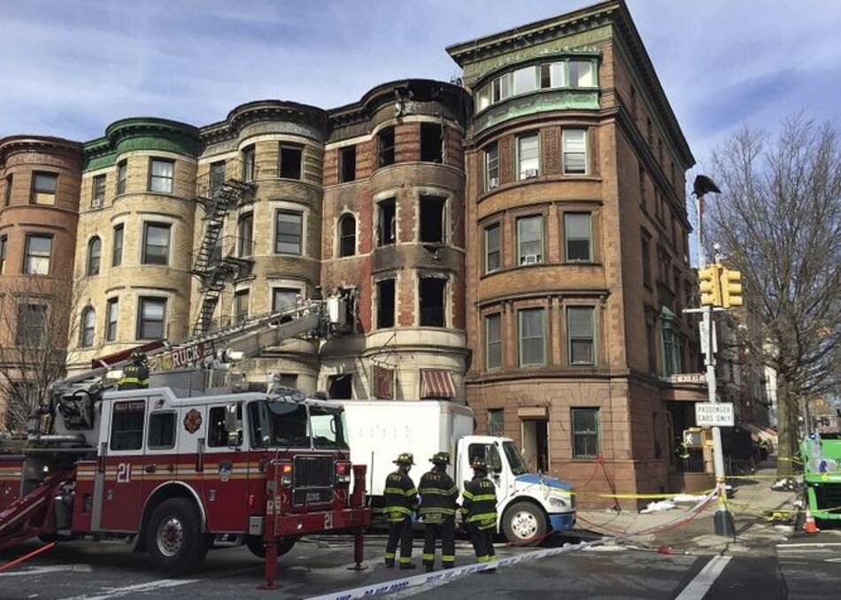 Bombero muere en incendio del set de una película de Bruce Willis