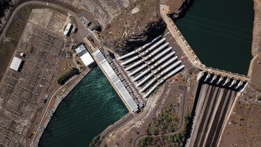 Brasil vuelve a subir precio de la electricidad a causa de sequía