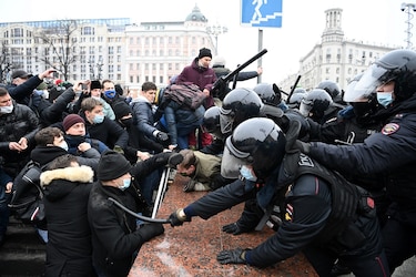 Cerca de 3,500 detenidos en Rusia en protestas en apoyo a opositor Navalny