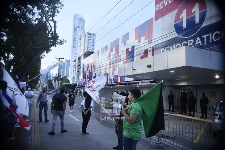 Docentes extienden paro; diálogo está estancado mientras siguen las marchas en el país