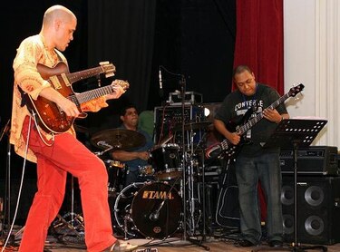 Preparan homenaje a bajista panameño Germán Chispa Lawson