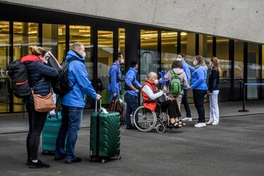 El mundo supera los 300 millones de casos de la Covid-19 y lucha contra la variante Ómicron