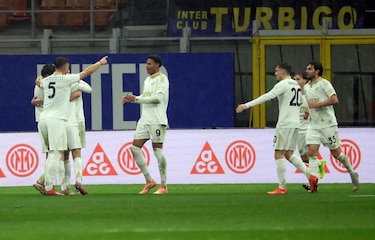 El Inter ruge y aplasta al Pisa para seguir líder