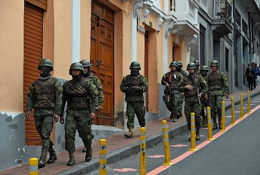 Presidente de Ecuador anuncia la reducción del precio de los combustibles