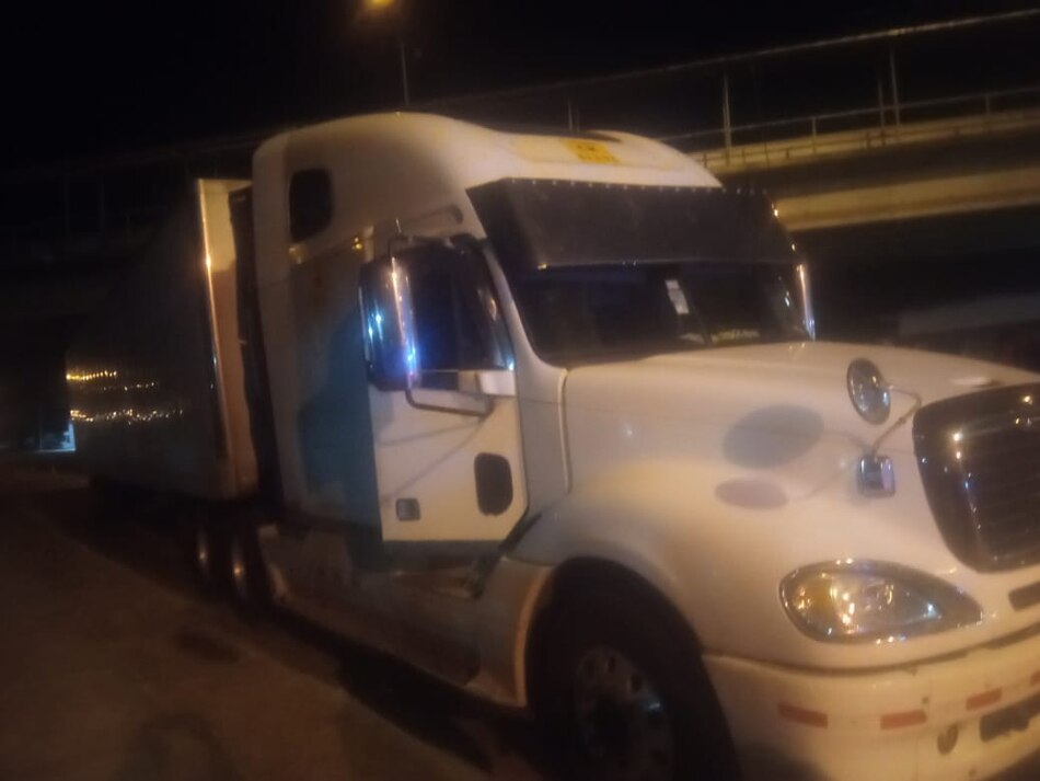 Herrera: decomisan 56 paquetes de droga que iban dentro de un camión articulado