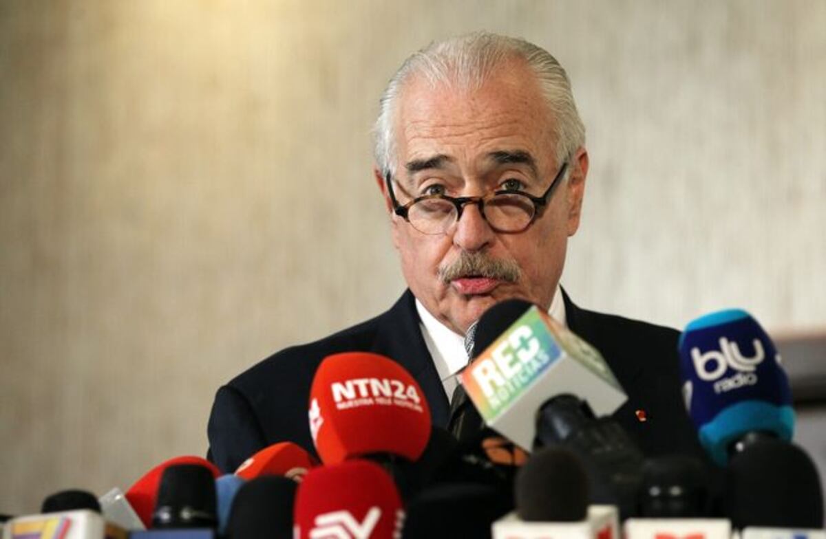 Andrés Pastrana pide investigar si accidente de avioneta fue un intento de atentado