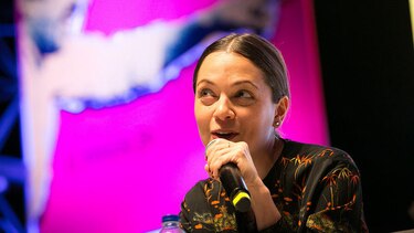 La cantante Natalia Lafourcade no se detiene ante nada