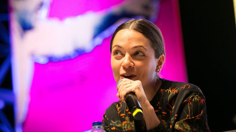 La cantante Natalia Lafourcade no se detiene ante nada