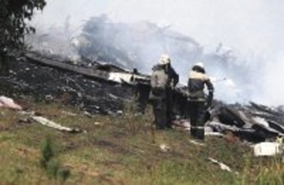 Mueren 170 personas al estrellarse avión en Ucrania