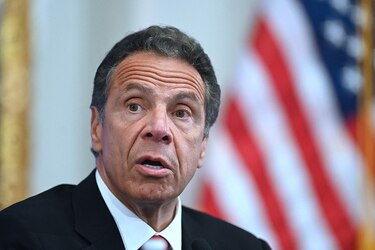 Cuomo deja la gobernación de Nueva York alegando un golpe ‘político’