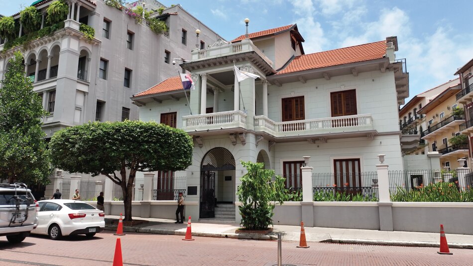 Dan luz verde a contratos directos para mejoras a la Casa de la Municipalidad