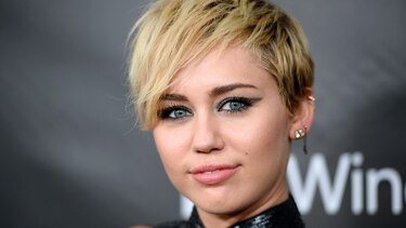 Miley Cyrus lanza fundación para jóvenes sin hogar y LGBT