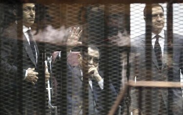 La justicia ordena volver a juzgar a Mubarak por muerte de manifestantes