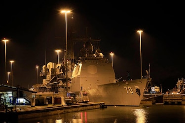 Buques de la Armada de Estados Unidos ‘siguen pagando por transitar por el Canal’, aclara el administrador 