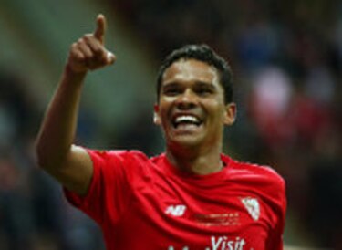 Sevilla revalida la corona con un doblete de Bacca