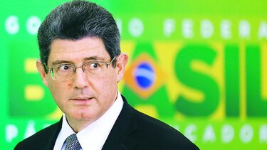Renuncia el ministro de Hacienda en Brasil; la bolsa se desploma 2.98%