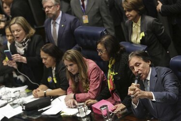 Senado brasileño aprueba reforma laboral tras protesta