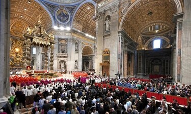 Cardenal decano pide ‘el papa que la humanidad necesita en este momento tan difícil’