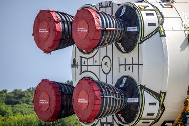 El cohete de la misión lunar Artemis II ya está en un hangar del centro Kennedy
