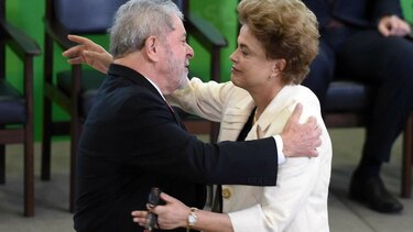 Lula asume ministerio en Gabinete de Rousseff