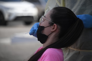 Minsa alerta por aumento de contagios y hospitalizaciones