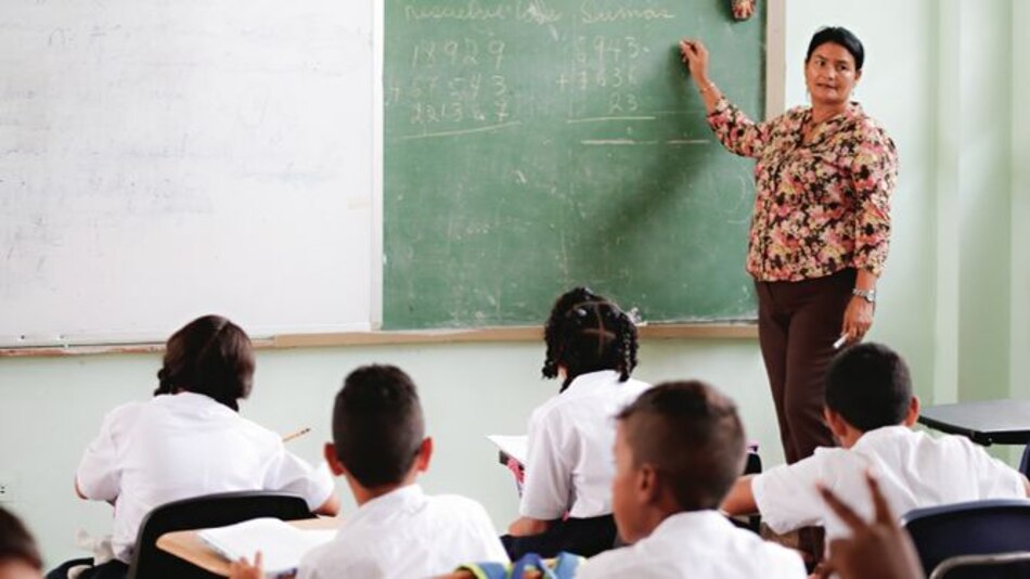 Informe de Unesco aboga por la educación a alumnos migrantes