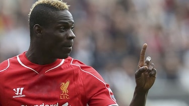 Cargos por racismo contra el delantero Mario Balotelli