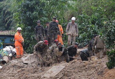 Sube a 100 el número de muertos tras lluvias en noreste de Brasil