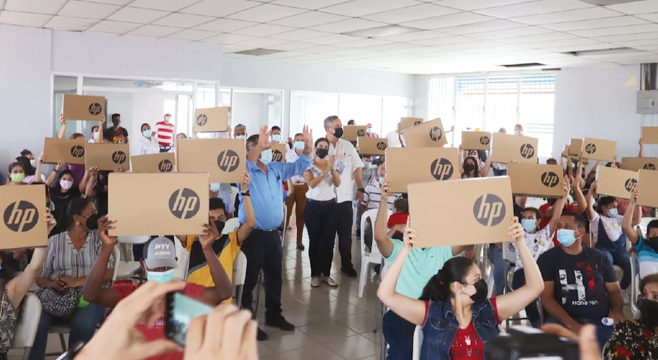 Una gran feria de dádivas con recursos oficiales