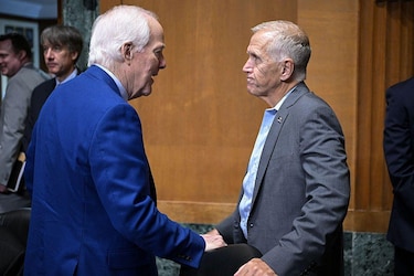 Los duros reveses que enfrenta Trump de parte de sus propios aliados