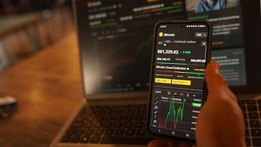 Qué pasó con el experimento de Bukele de convertir a El Salvador en el "país del bitcoin"