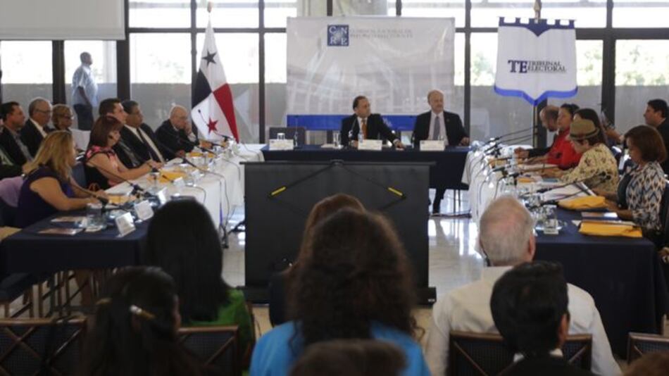 Aprueban propuesta de bajar porcentaje de adherentes para inscribir un partido