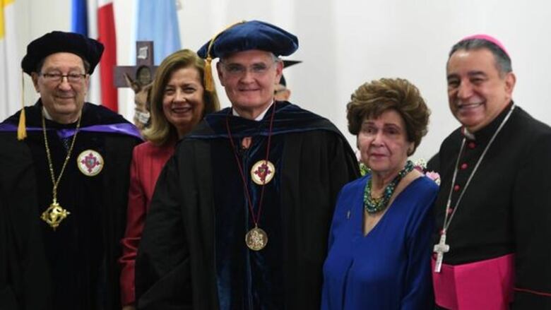 La USMA condecora al administrador de la ACP, Jorge Luis Quijano