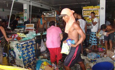 Saquean más de 20 supermercados tras protestas
