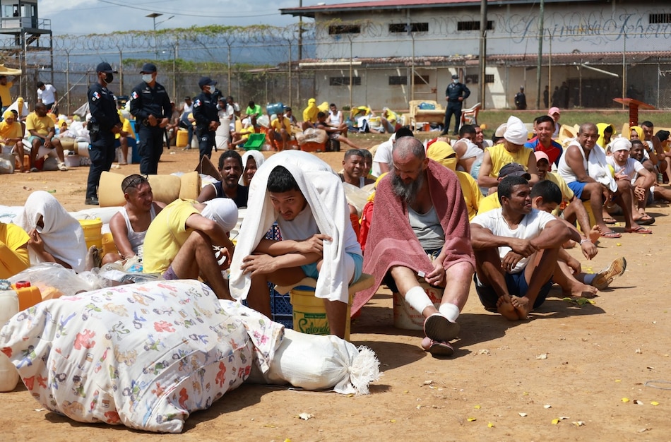Requisa en La Joya: tres pistolas, municiones, 100 celulares, droga y $3 mil en efectivo fueron decomisados