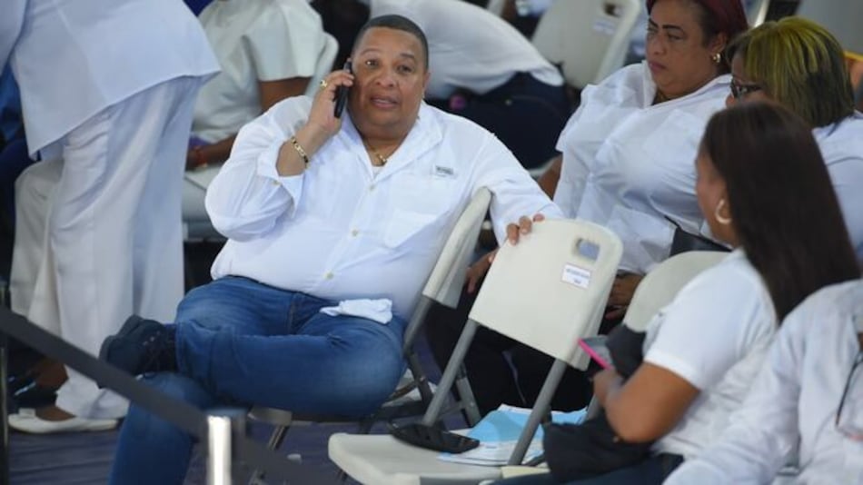 Mercedes, Infiniti y BMW: algunos de los carros que desaparecieron de la alcaldía de Colón; Alex Lee guarda silencio