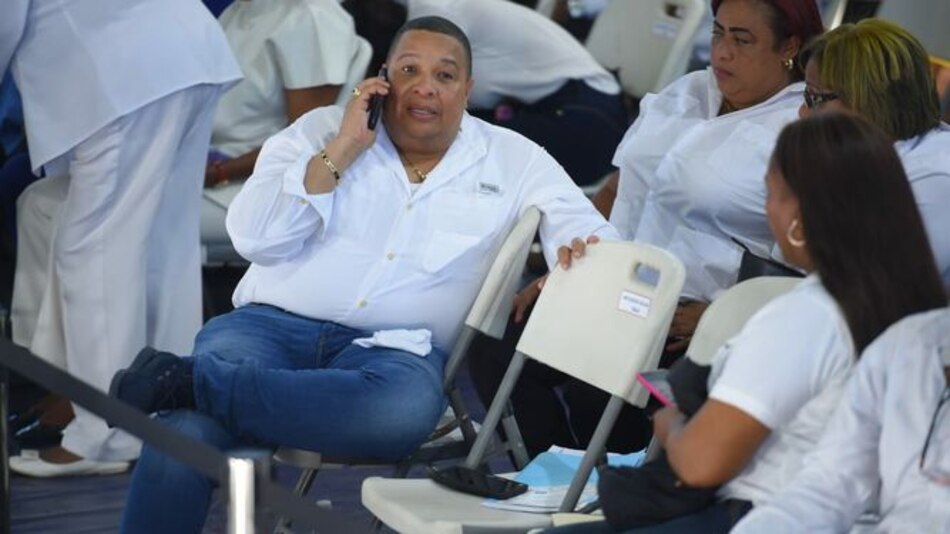 Mercedes, Infiniti y BMW: algunos de los carros que desaparecieron de la alcaldía de Colón; Alex Lee guarda silencio