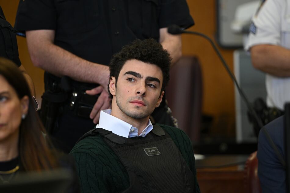 Aplazan la comparecencia de Mangione al 25 de abril, tras su imputación formal de cargos