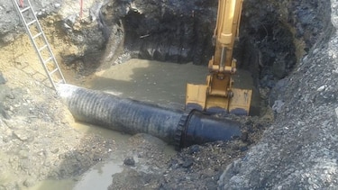 Daño de tubería deja sin agua a varias comunidades colonenses