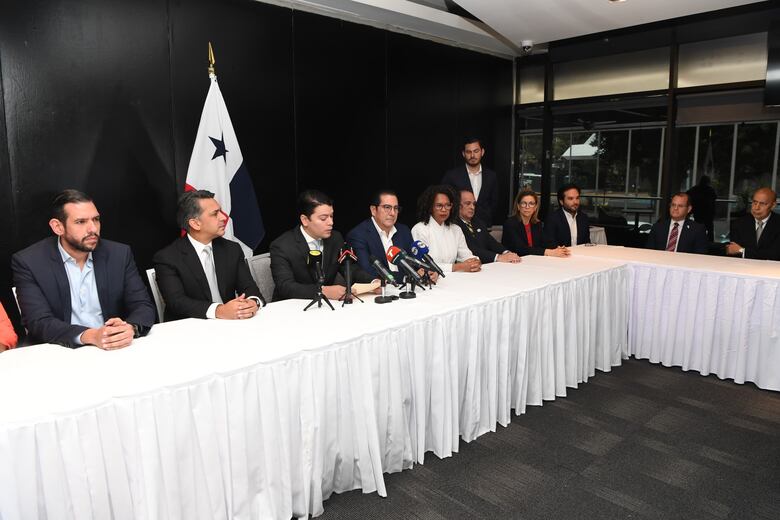 La convergencia del descontento: tres frentes y el fuego cruzado que enfrenta Mulino