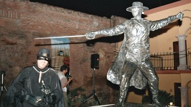 El Zorro cumple 100 años de existencia