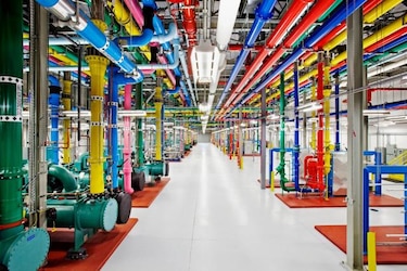 Google publica fotos de sus centros de datos en EU y Europa