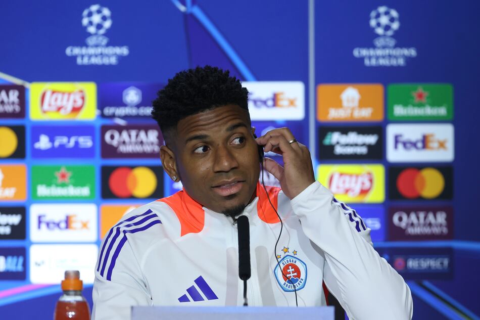 César Blackman se despide de la Champions League 2024-25 ante el Bayern Múnich